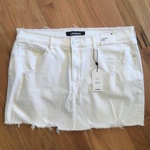 NWT Express white distressed mini jean skirt 14